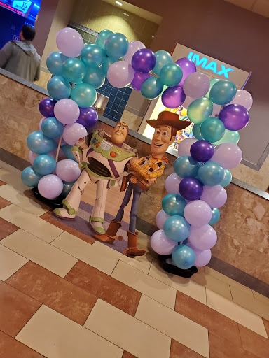 Movie Theater «Regal Cinemas Deer Park 16 IMAX & RPX», reviews and photos, 455 Commack Rd, Deer Park, NY 11729, USA