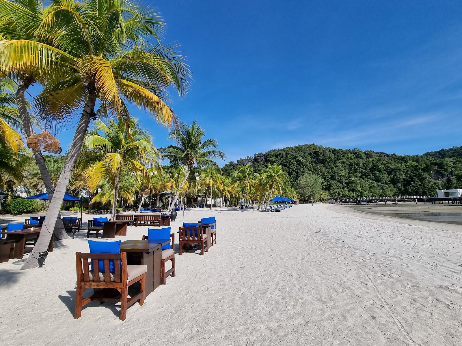 Beringin Beach'in fotoğrafı turkuaz saf su yüzey ile