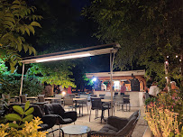 Atmosphère du Restaurant français Le Chalet du Mini Golf à Challes-les-Eaux - n°2