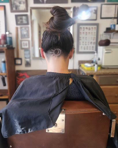 Barber Shop «Traunik Barbershop», reviews and photos, 4022 N Wilson Dr, Shorewood, WI 53211, USA