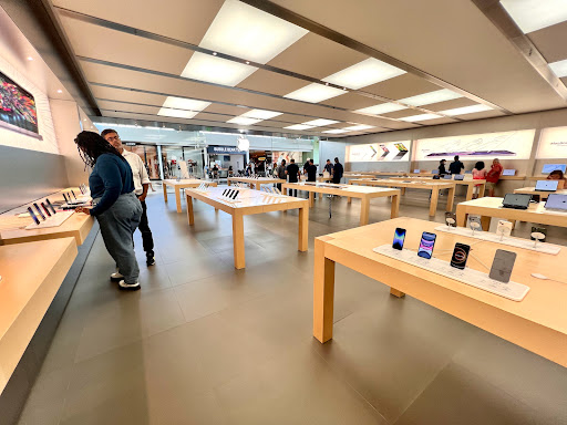 Computer Store «Apple Walt Whitman», reviews and photos, 160 Walt Whitman Rd, Huntington Station, NY 11746, USA