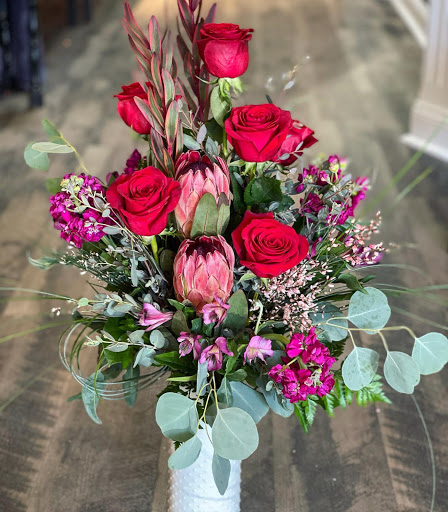 Florist «Kearney Floral Co», reviews and photos, 210 W 21st St, Kearney, NE 68845, USA