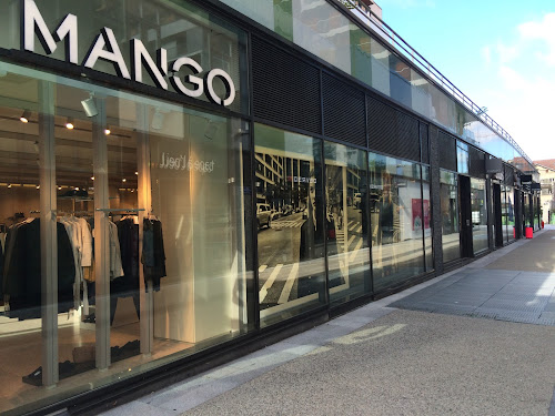 Magasin de vêtements Mango Annemasse