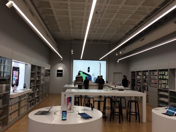 Imagen de Rossellimac Apple Premium Reseller Sevilla (3 de 7)