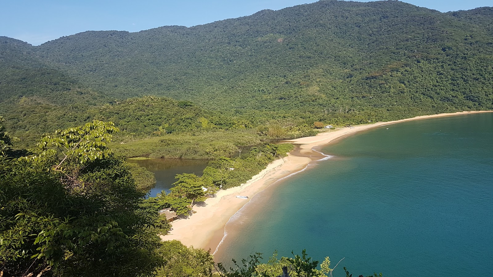 Fotografie cu Praia Grande Cajaiba - locul popular printre cunoscătorii de relaxare