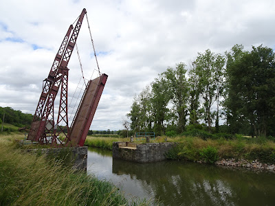 pont levant à Marigny-sur-Yonne