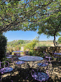 Atmosphère du Restaurant français Restaurant La Provence à Saint-Bonnet-du-Gard - n°1
