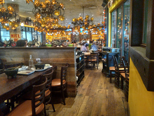 Shopping Mall «International Plaza and Bay Street», reviews and photos, 2223 N Westshore Blvd, Tampa, FL 33607, USA