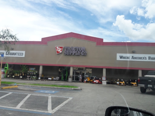 Home Improvement Store «Tractor Supply Co.», reviews and photos, 1803 James L Redman Pkwy, Plant City, FL 33563, USA