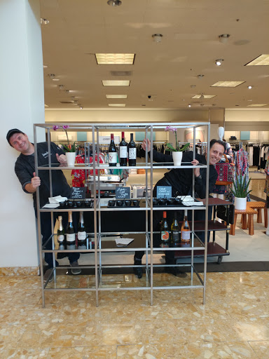 Clothing Store «Neiman Marcus», reviews and photos, 2442 E Sunrise Blvd, Fort Lauderdale, FL 33304, USA