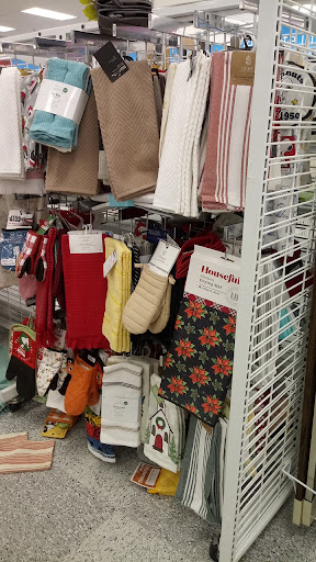 Clothing Store «Ross Dress for Less», reviews and photos, 1237 E Golf Rd, Schaumburg, IL 60173, USA