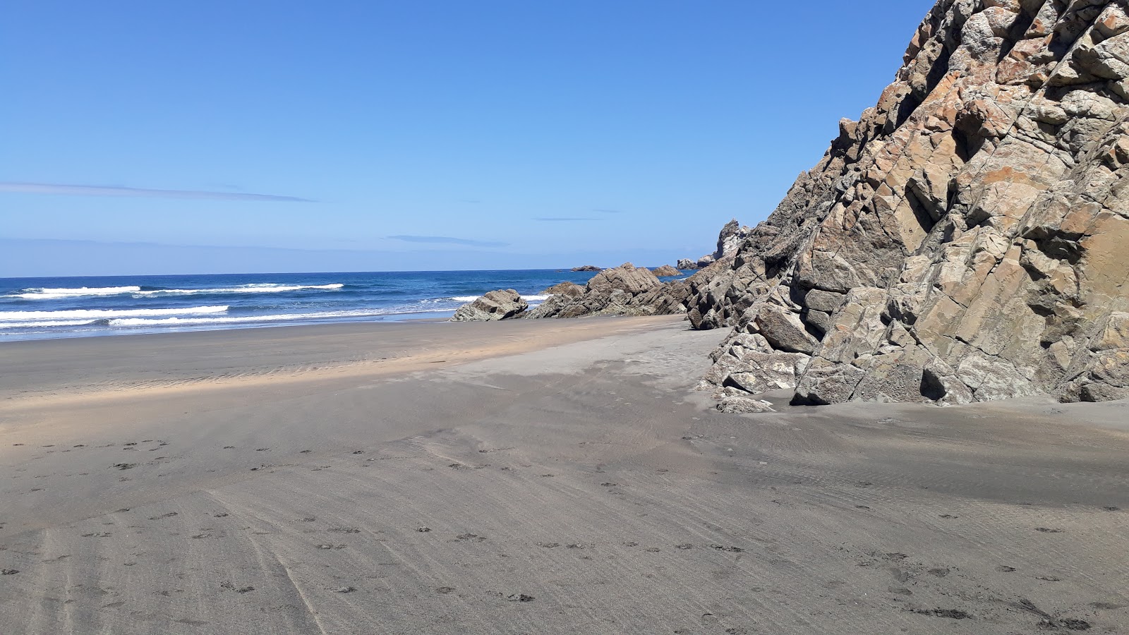 Foto de Praia Barayo com alto nível de limpeza