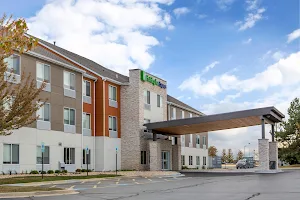 Holiday Inn Express & Suites St Charles, an IHG Hotel image