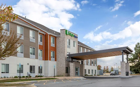 Holiday Inn Express & Suites St Charles, an IHG Hotel image
