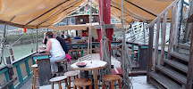 Atmosphère du Bar-restaurant à huîtres Fleur des Ondes (bateau) à Pornic - n°6