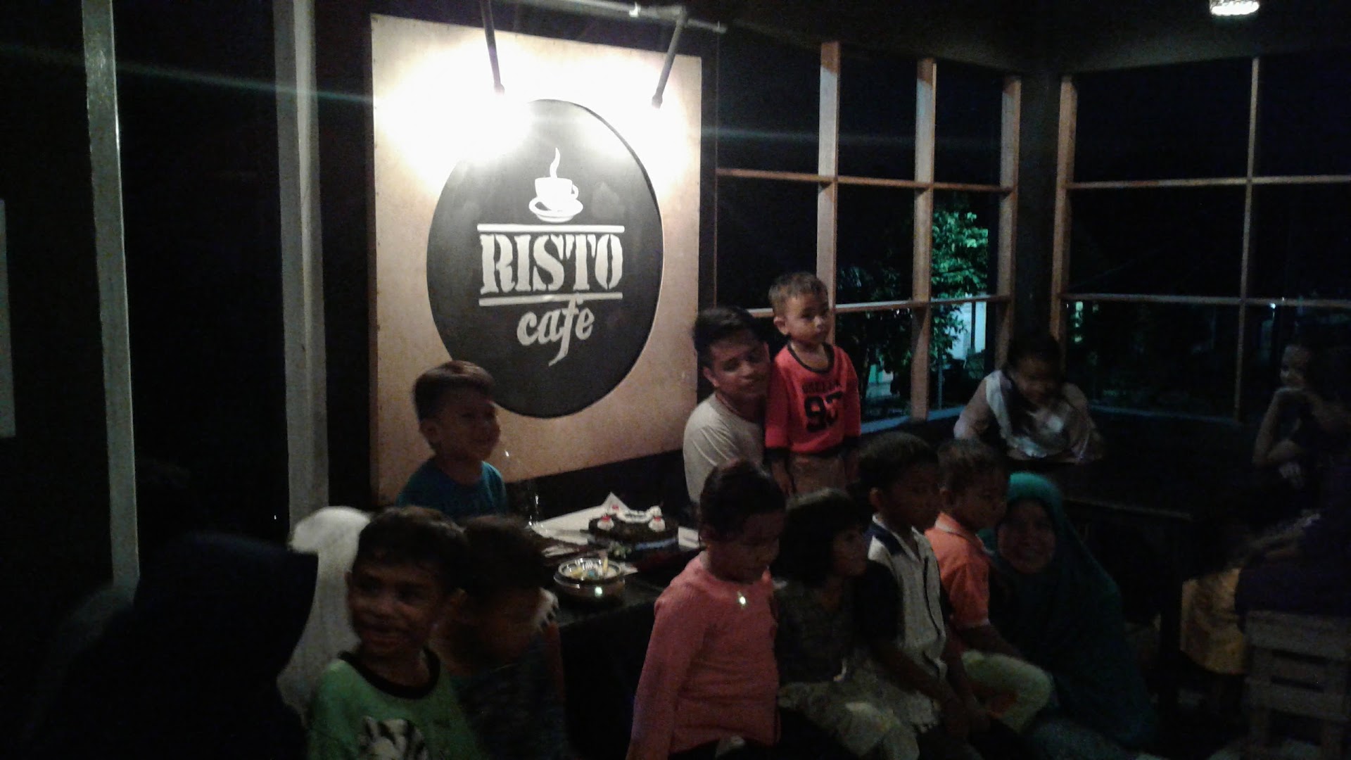 Gambar Risto Cafe