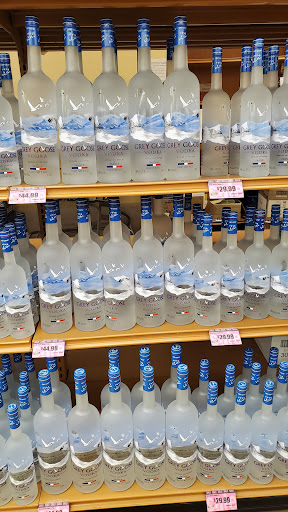 State Liquor Store «NH Liquor & Wine Outlet», reviews and photos, 500 Woodbury Ave, Portsmouth, NH 03801, USA