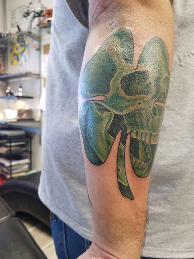 Tattoo Shop «River Rat Tattoos», reviews and photos, 965 N Walnut Ave, New Braunfels, TX 78130, USA