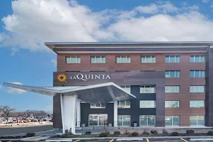 La Quinta Inn & Suites by Wyndham Rosemont/O'Hare image
