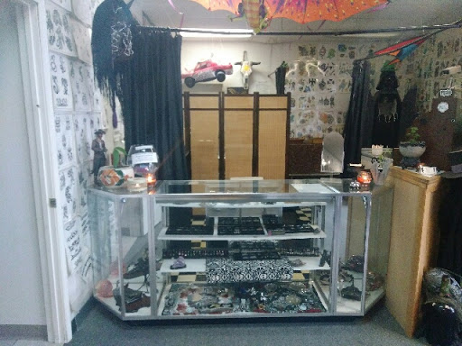 Tattoo Shop «Cowboys Ta2z», reviews and photos, 1270 E Columbia Ave # B, Battle Creek, MI 49014, USA