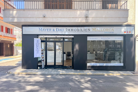 Mayer & Dau Immobilien Mallorca SL am Pinienplatz, Carrer d'Isaac Peral, 30, 07590 Cala Ratjada, Balearic Islands, España