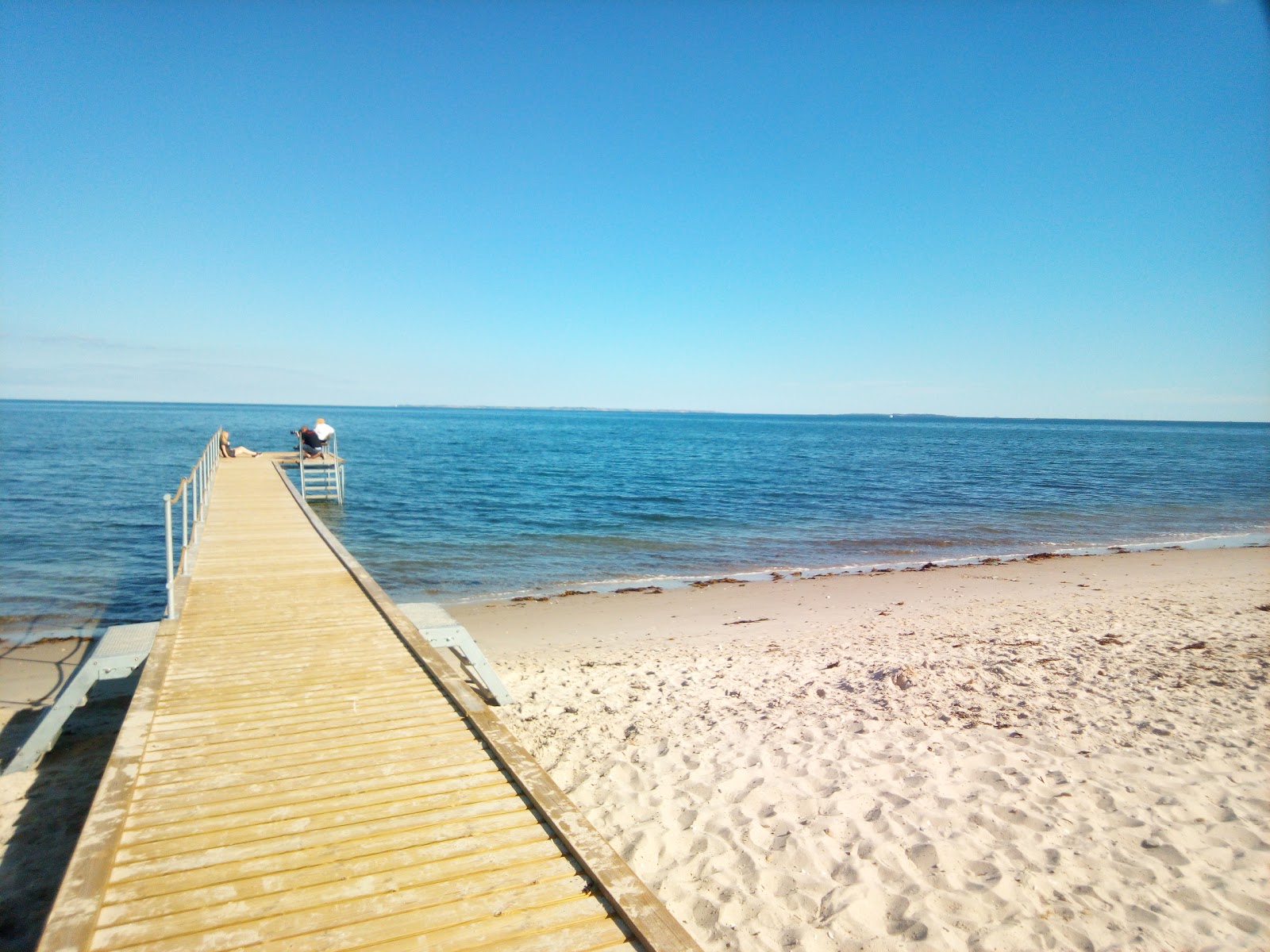 Foto de Ajstrup Beach - lugar popular entre os apreciadores de relaxamento