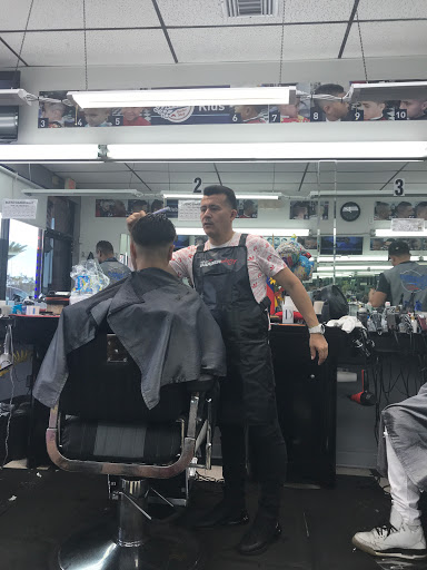 Barber Shop «Bueno Barbershop», reviews and photos, 463 NE 167th St, North Miami Beach, FL 33162, USA