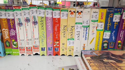 Thrift Store «Goodwill Store & Donation Center», reviews and photos, 121 Rohrerstown Rd, Lancaster, PA 17603, USA