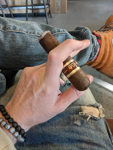 Cigar Shop «MC Cigar Shop and Lounge», reviews and photos, 3331 Lithia Pinecrest Rd, Valrico, FL 33596, USA