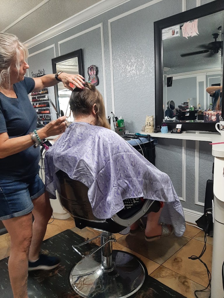 Luann's Hair & Nails 32656