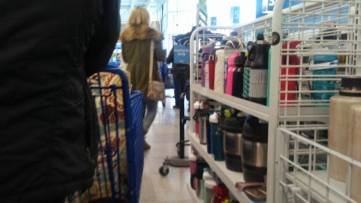 Clothing Store «Ross Dress for Less», reviews and photos, 7511 Lemont Rd, Darien, IL 60561, USA