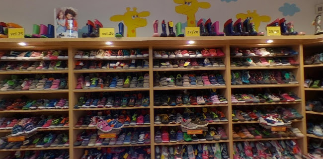 Žirafka - zdravé dětské boty - Prodejna obuvi