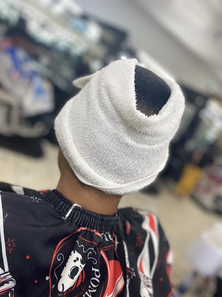 TOMAS BARBER SHOP 70816