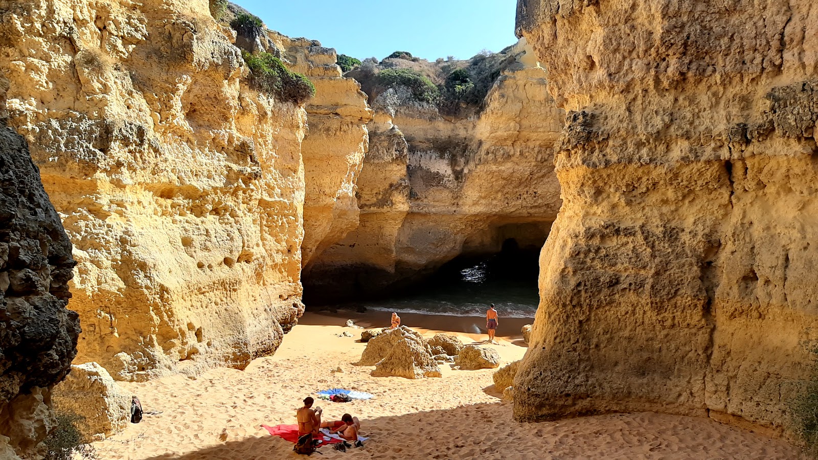 Foto di Ninho de Andorinha ubicato in zona naturale