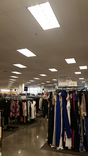 Department Store «Nordstrom Rack Rivers Edge Shopping Center», reviews and photos, 4036 E 82nd St, Indianapolis, IN 46250, USA