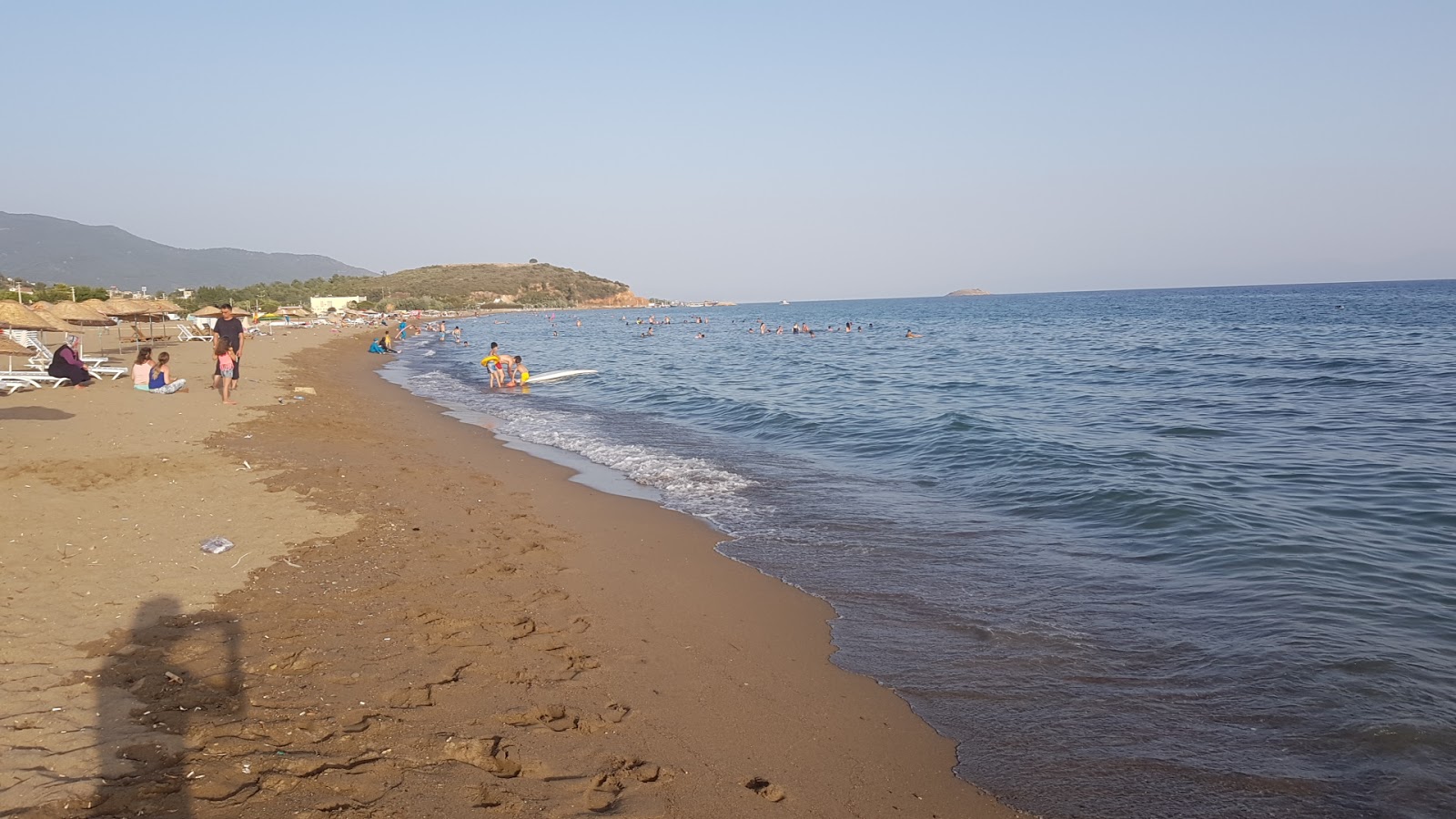 Foto de Gumuldur beach - lugar popular entre os apreciadores de relaxamento