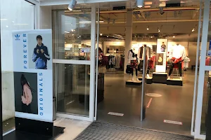 adidas Outlet Store Viktring image