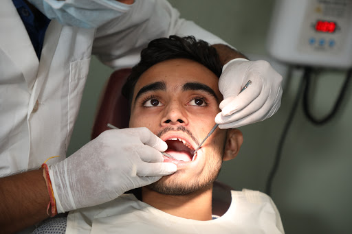 Dr. Ankur Goyal | Best Dentist in Jaipur | Dentist in Bani Park | Dental Implant Treatment