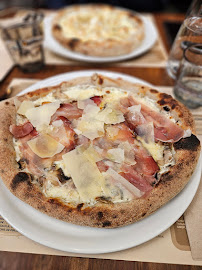 Pizza du Pizzeria CAPODIMONTE Roques - n°2