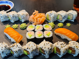 Sushi & poke MOON