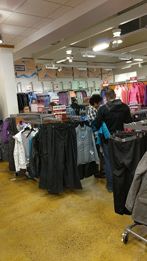 Sportswear Store «Columbia Sportswear Outlet», reviews and photos, 3 Monroe Pkwy, Lake Oswego, OR 97035, USA