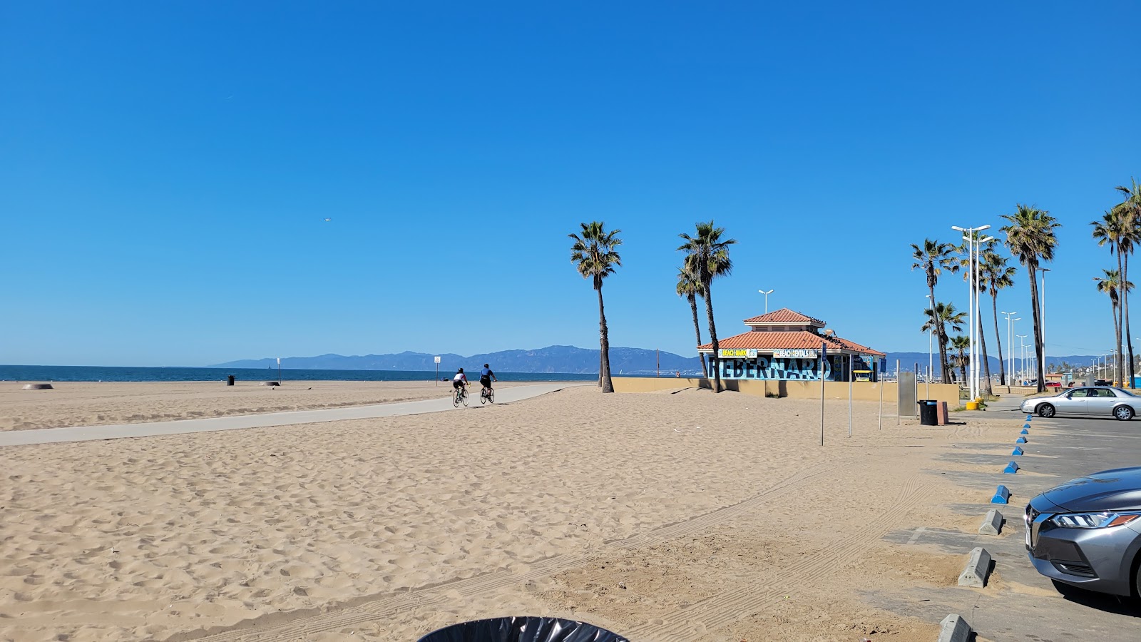 Photo of Dockweiler Beach with turquoise water surface