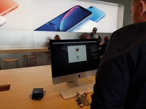 Computer Store «Apple Eton», reviews and photos, 28849 Chagrin Blvd, Woodmere, OH 44122, USA