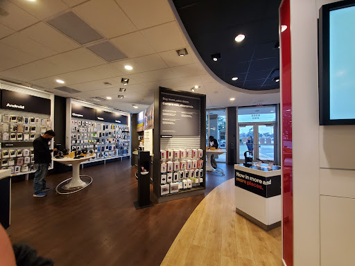 Cell Phone Store «Verizon», reviews and photos, 6560 Garth Rd #100, Baytown, TX 77521, USA