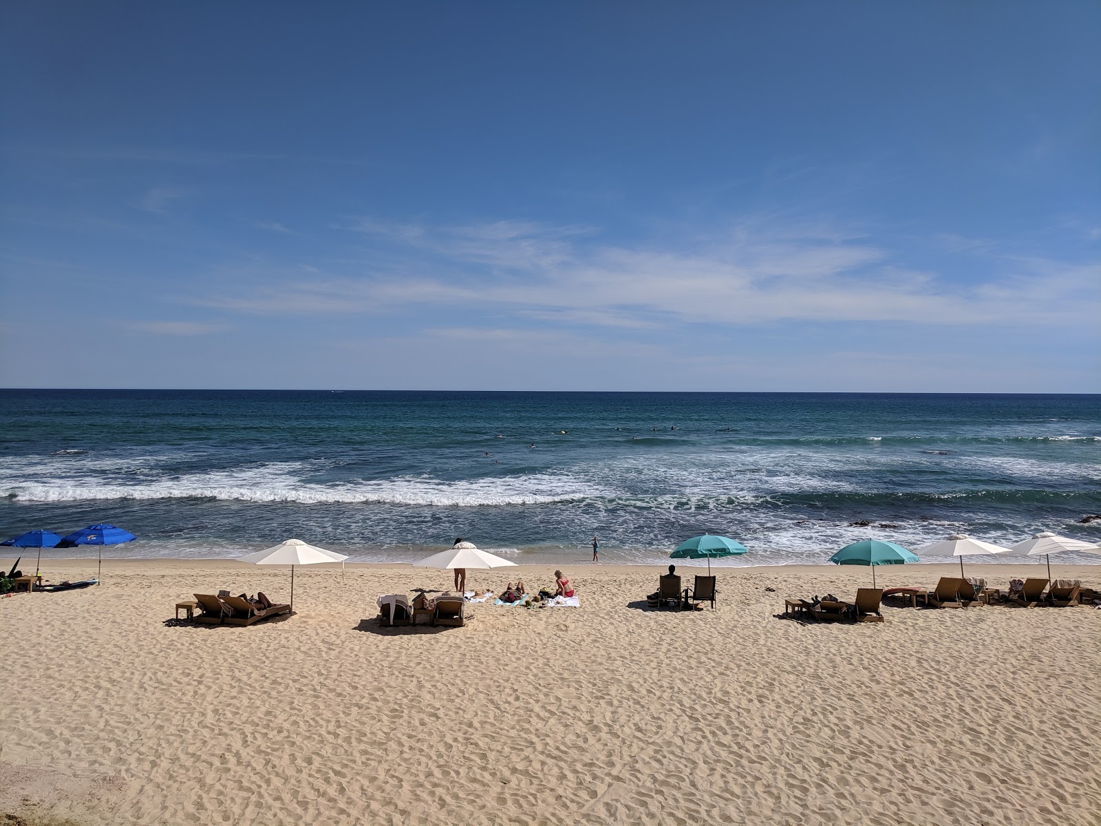Valokuva Playa Acapulquitoista. pinnalla turkoosi puhdas vesi:n kanssa