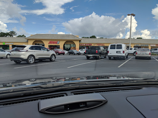 Shopping Mall «Lake Village Shopping MallKitchengaets», reviews and photos, 10601 US-441, Leesburg, FL 34788, USA