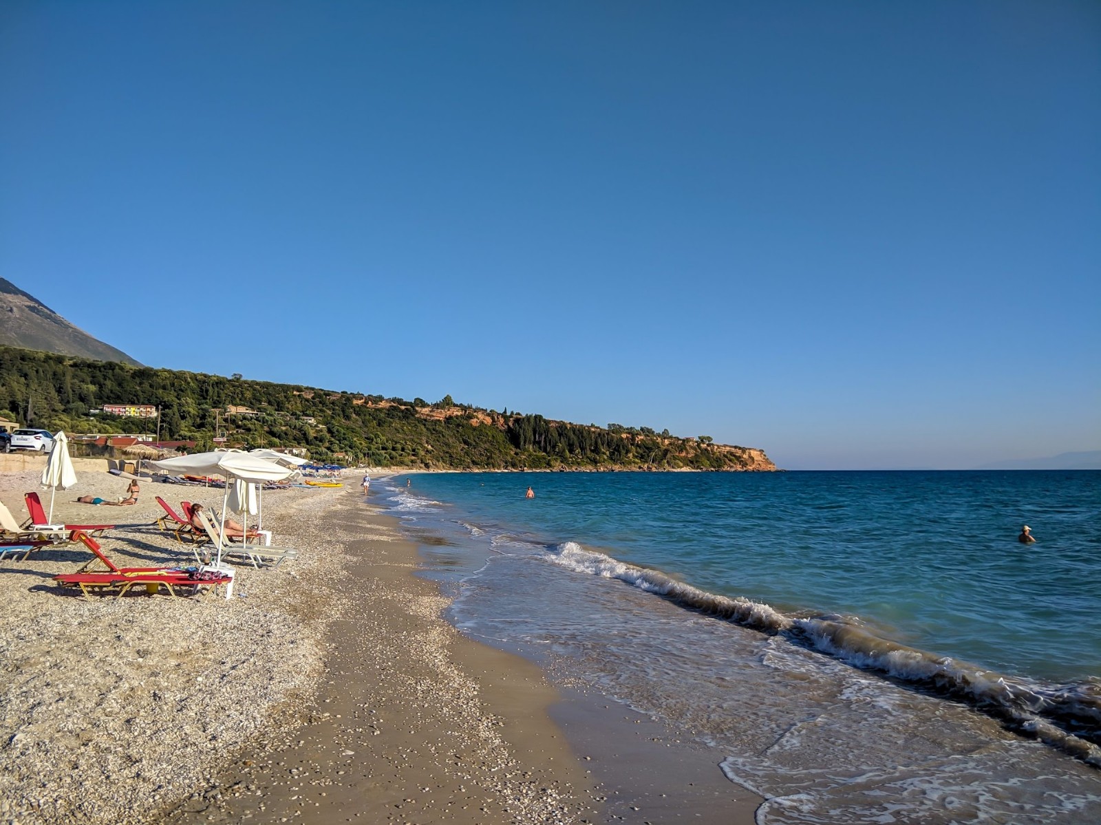 Photo de Lourdas beach avec un niveau de propreté de partiellement propre