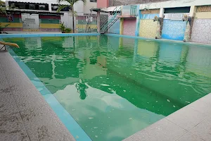 Kolam Renang Taman Gayatri image