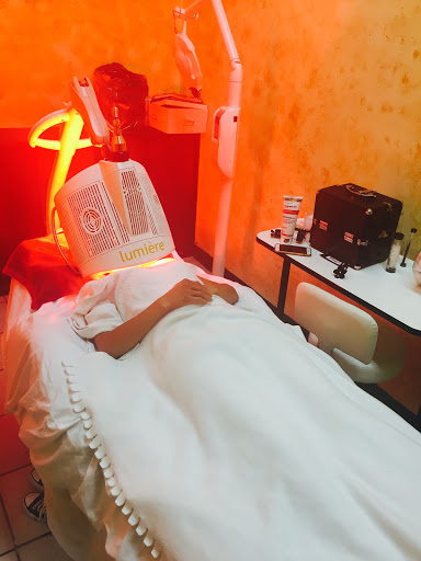 Beauty Salon «Diva Divine Hair Extensions Salon», reviews and photos, 8940 Woodman Ave, Arleta, CA 91331, USA