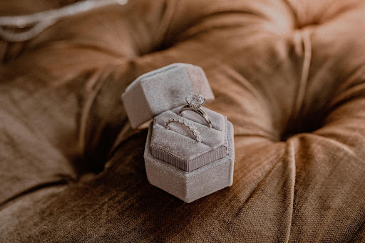 Jewelry Store «Sawyer Jewelers», reviews and photos, 134 N Leroy St #1, Fenton, MI 48430, USA